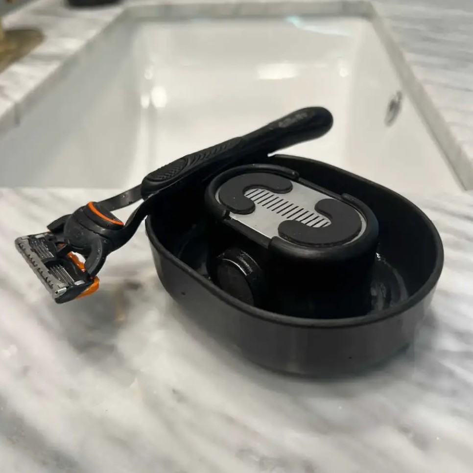 Manual high-performance shaver cleaning tool