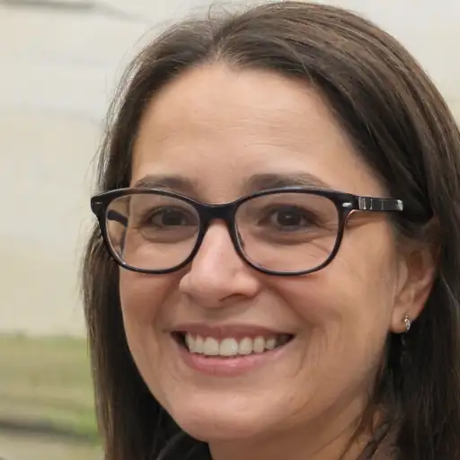 Alt text for customer face 4