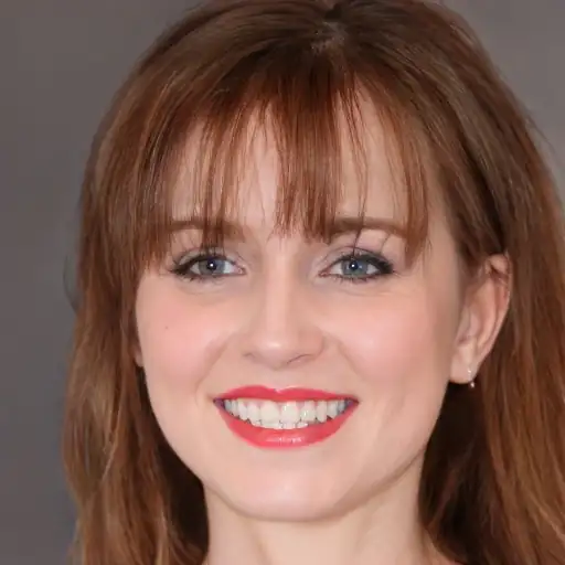 Une jeune femme confiante appliquant un patch Acnecept.