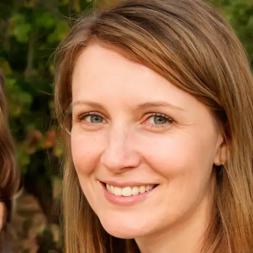 Photo of a woman in her 20s, of white ethnicity, holding the stylish evening bag.