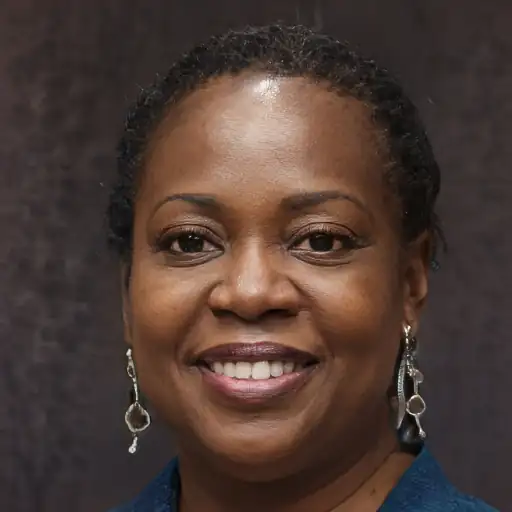 صورة لمراجعة من سيدة