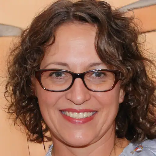 Une femme confiante portant l'ensemble olive