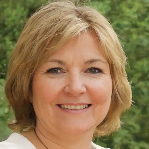 Woman smiling with bucket hat