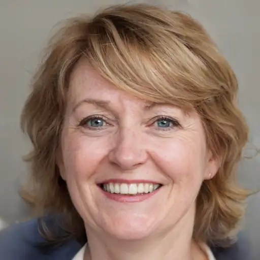 Portrait of female reviewer Samantha K.