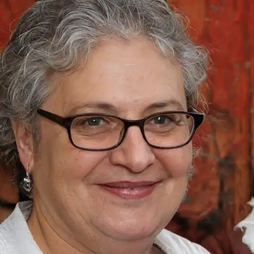 Portrait d'une femme âgée souriante