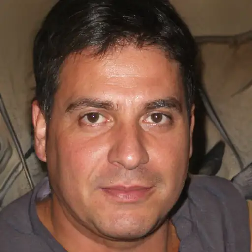 وجه عميل سعيد