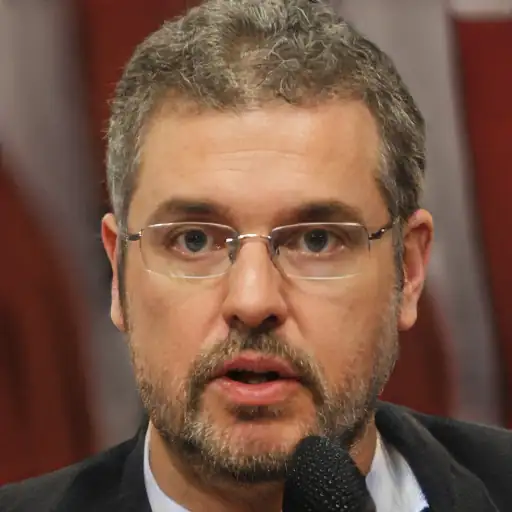 Profile picture of a thoughtful man in his 40s