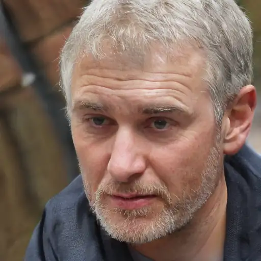 Portrait d'un homme d'âge mûr souriant