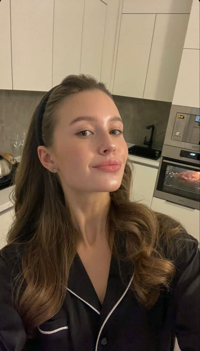 Anua Niacinamide 10% + TXA 4% Serum bottle with dropper