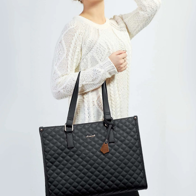 حقيبة عصرية أنيقة