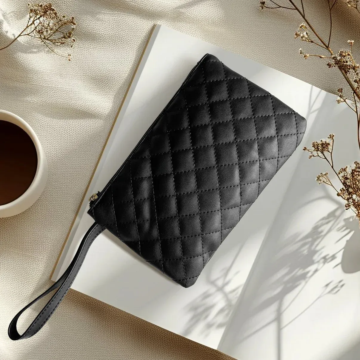 حقيبة مع حقيبة صغيرة