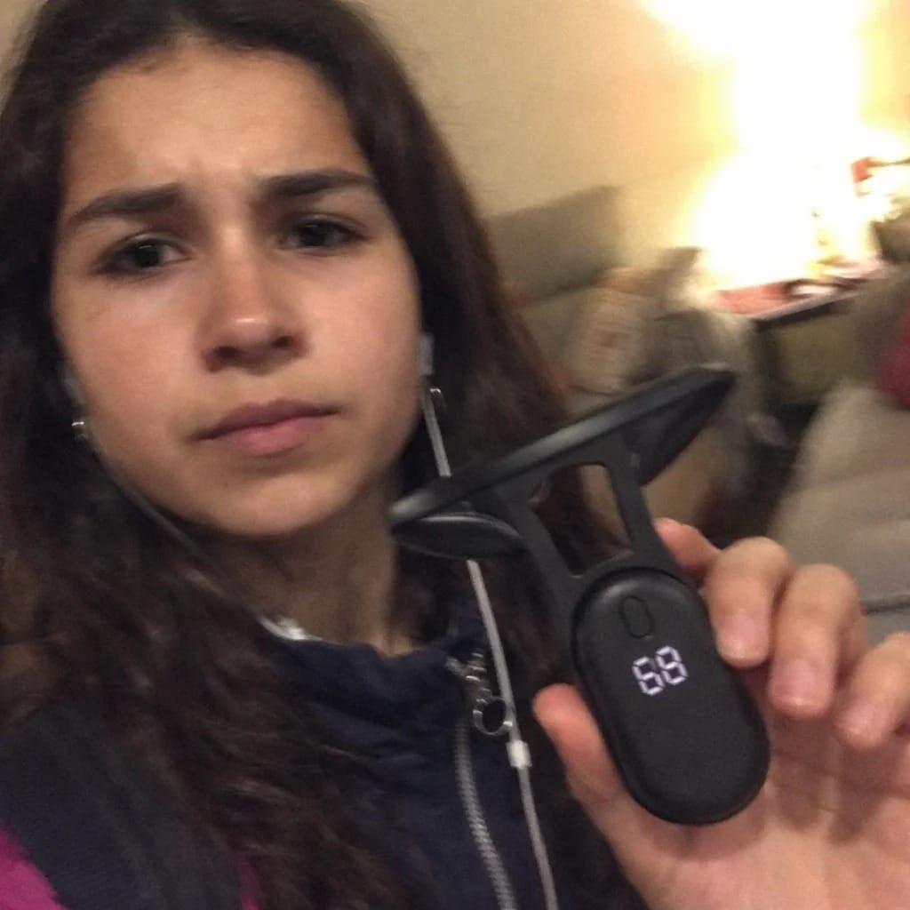 Elena, 25 —Φοιτητής πανεπιστημίου.