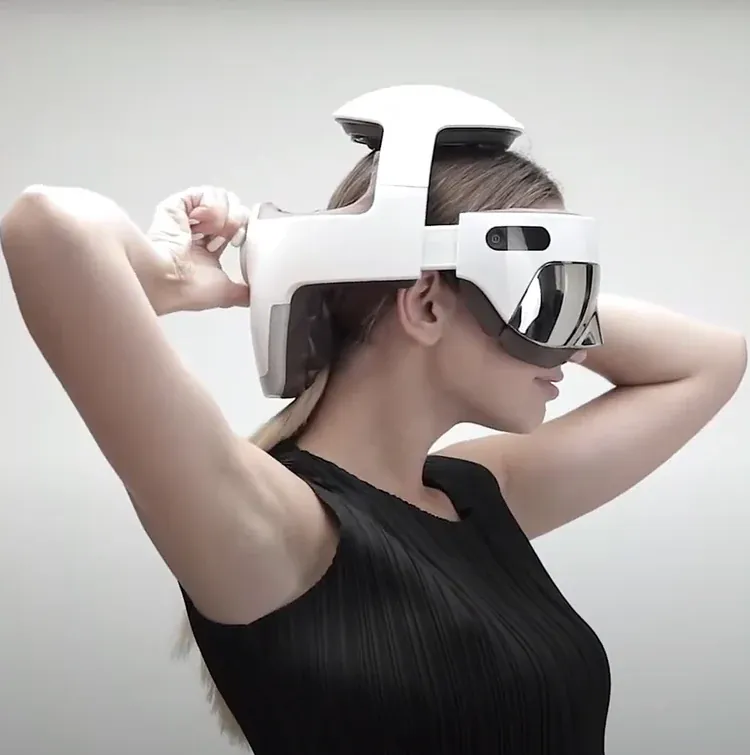 Illustration of massager adjusting to head size