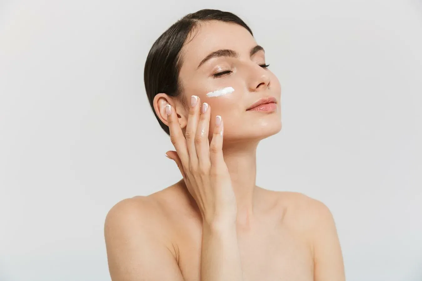 Radiant Glow Facial Moisturizer application