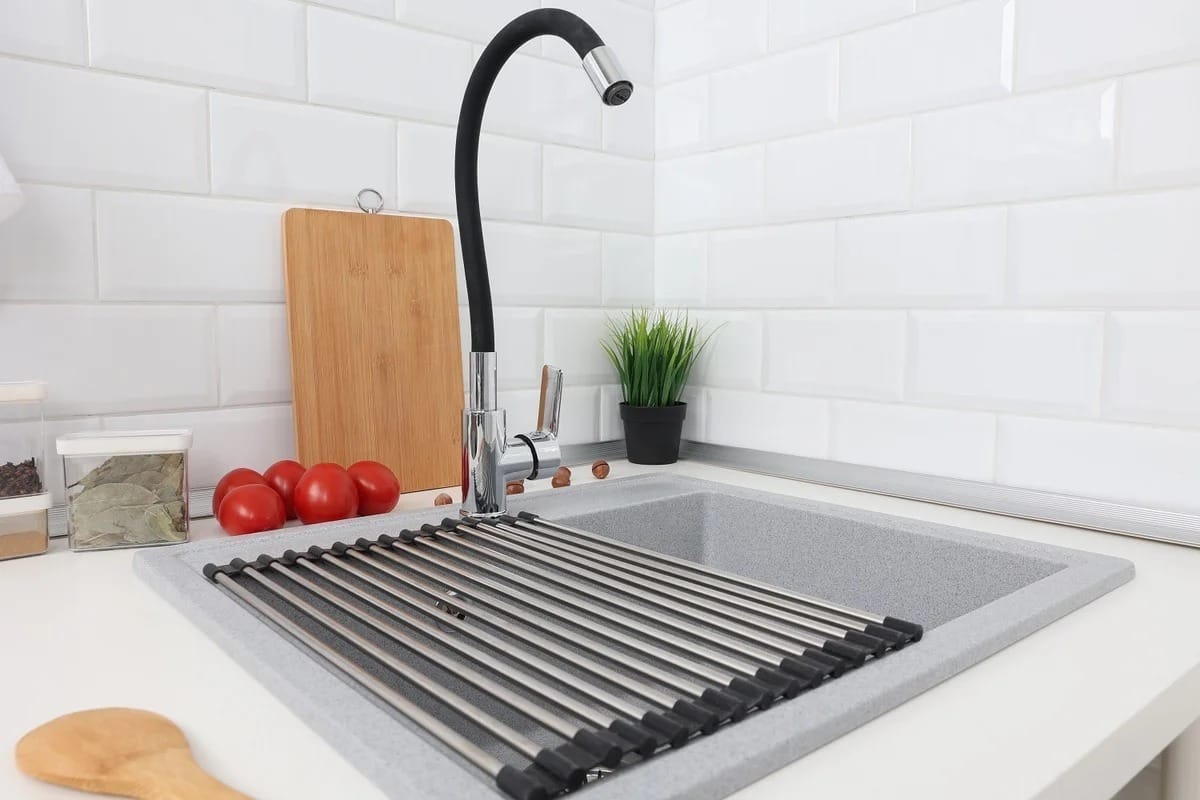 Scolapiatti arrotolabile sopra lavello in acciaio inox