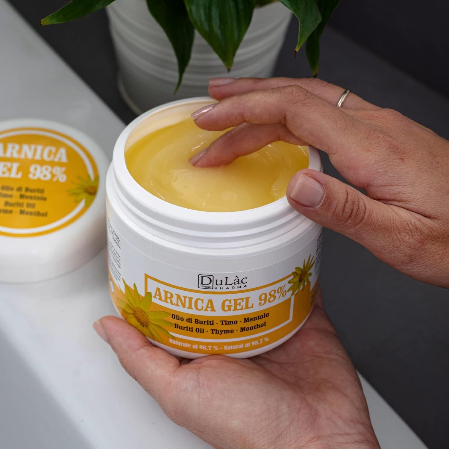 Gel massaggio cosmetico su pelle