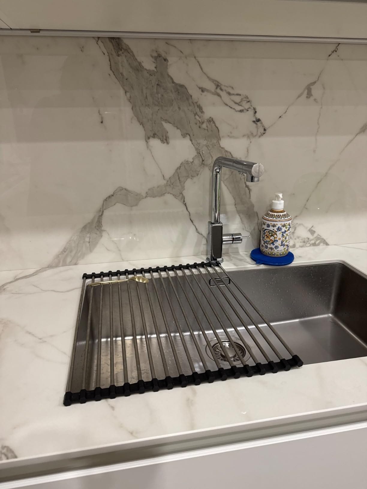 Scolapiatti facile da usare e salvaspazio