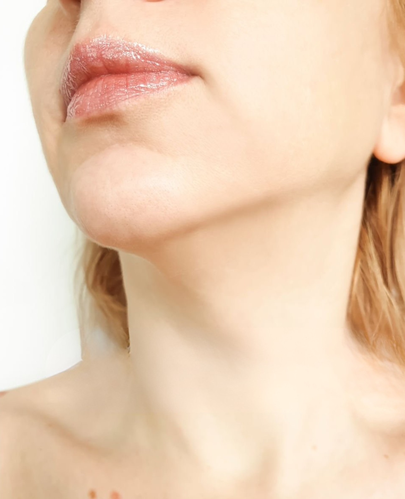 Visible improvement in skin texture and hydration after using the routine set.