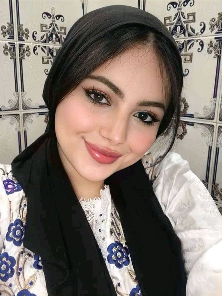 صورة لزجاجة عطر صغيرة