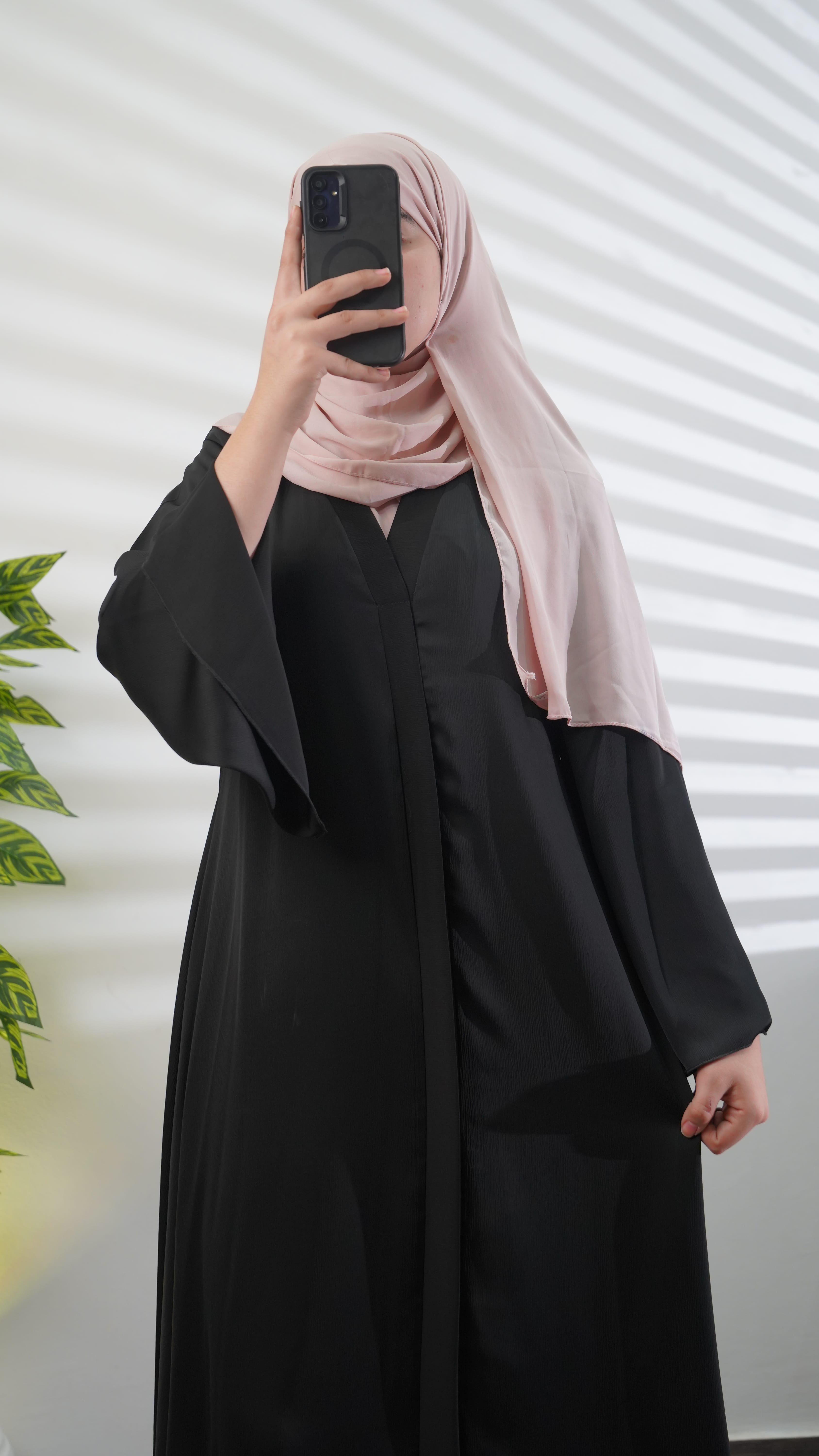 عباية لينا بتصميم أنيق
