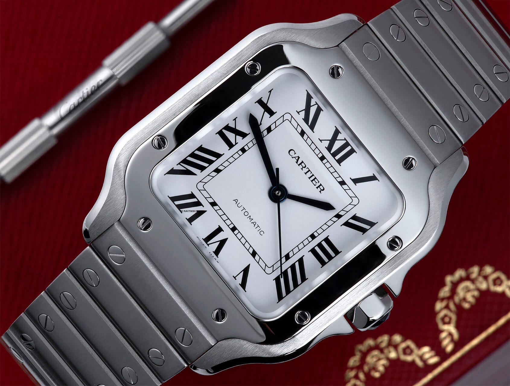 ساعة سانتوس الفاخرة بتصميم مربع