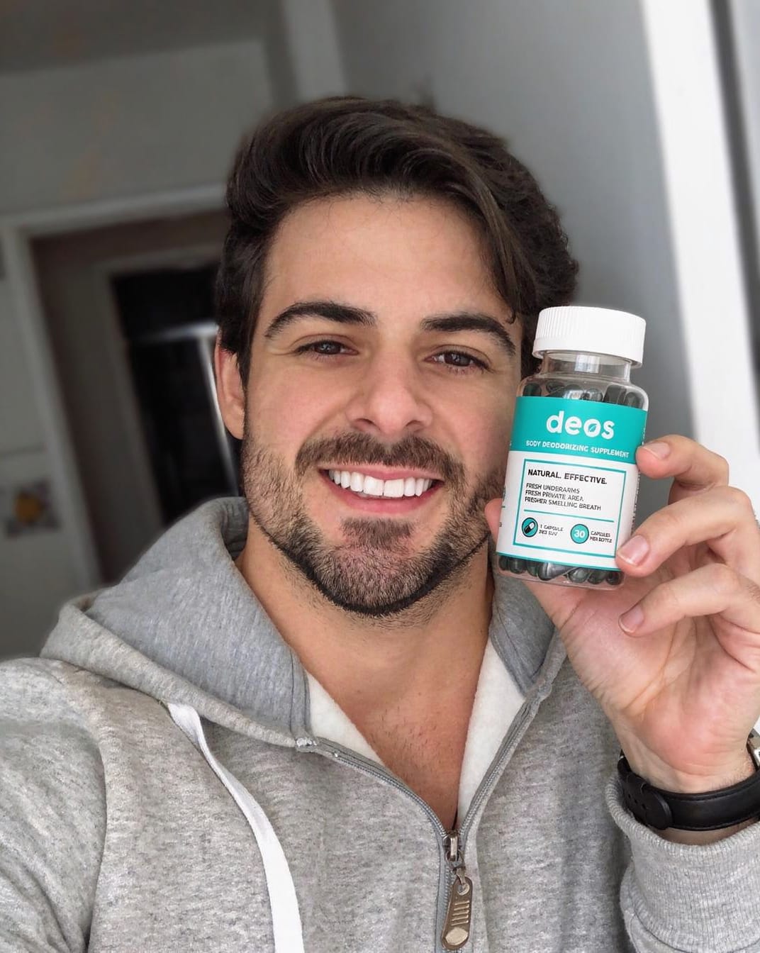 Piedi freschi e leggeri, liberi da odori sgradevoli, grazie all'azione delle capsule deodoranti.