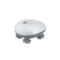 Imagen de un masajeador capilar eléctrico en uso