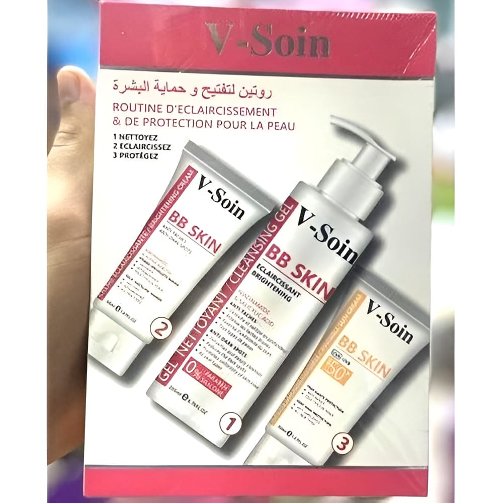 امرأة تعرض بشرتها النقية