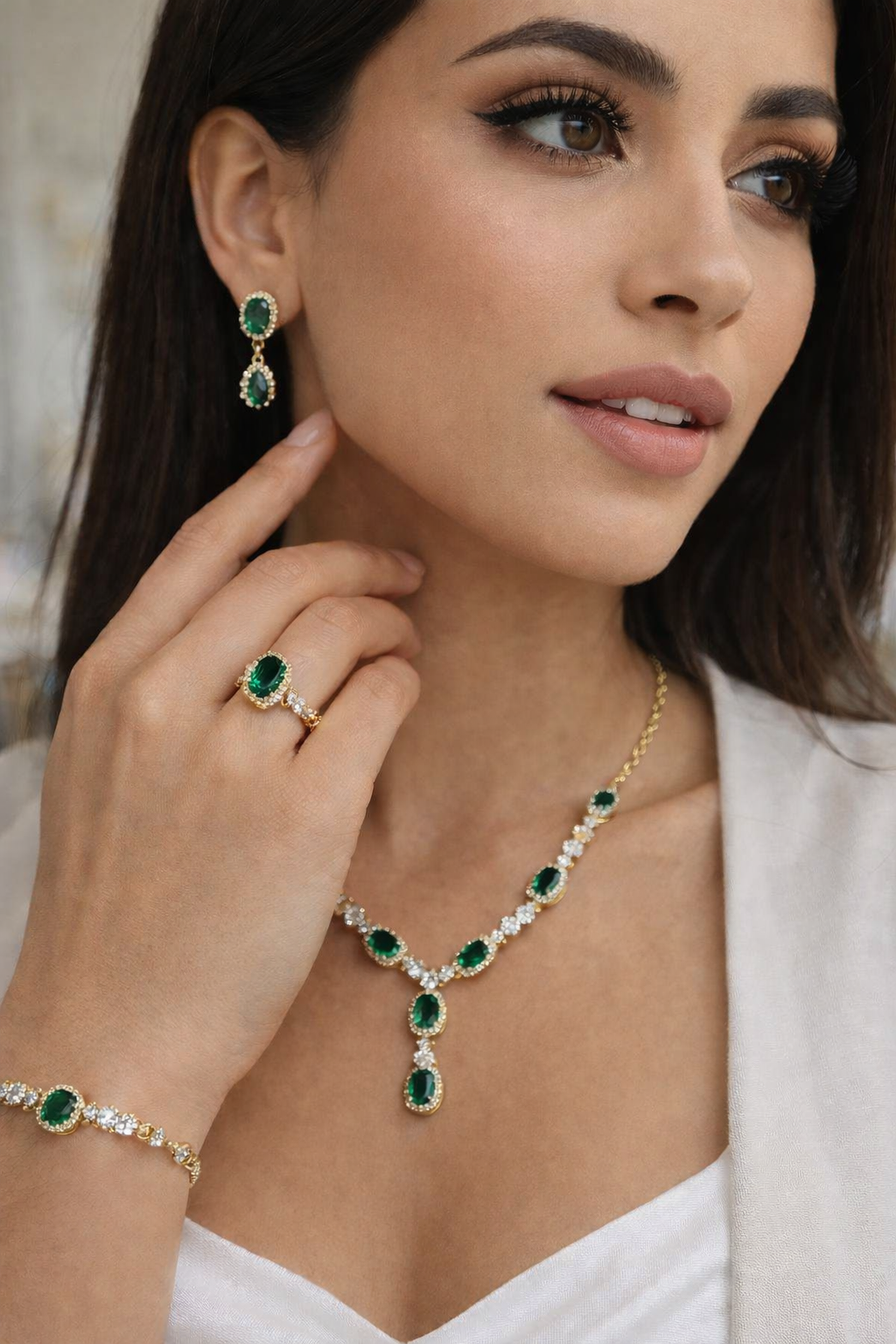 Ensemble de bijoux LE MAROC en acier inoxydable doré avec pierres vertes et claires, élégant et chic.