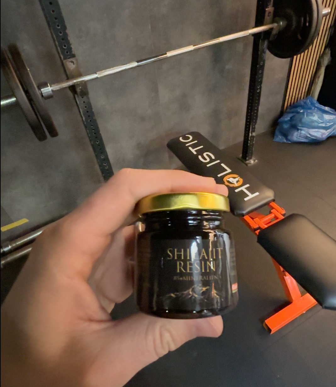 Shilajit-Harz mit Mineralien