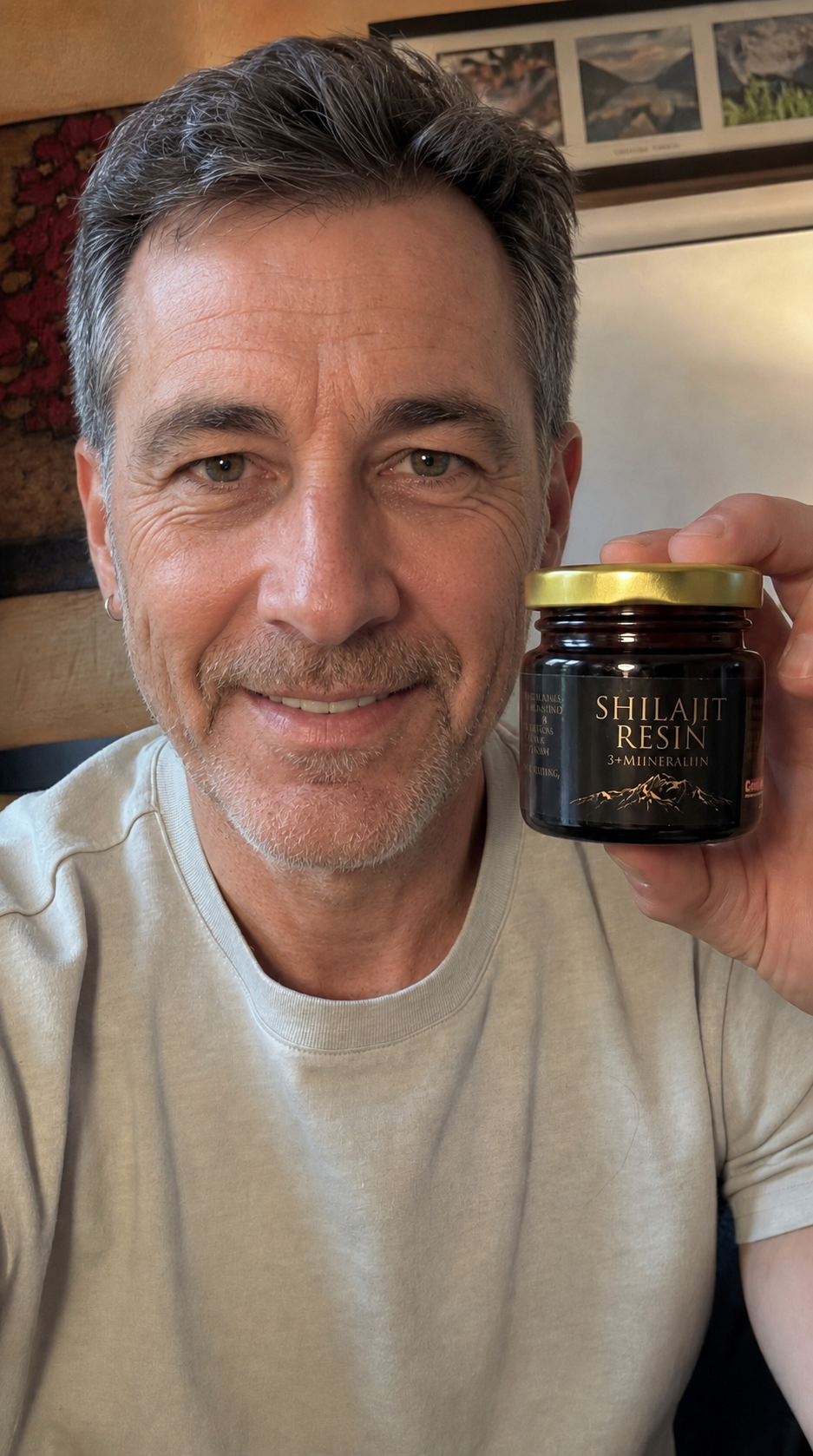 Sportlicher Mann beim Training, der MMEMO Shilajit benutzt