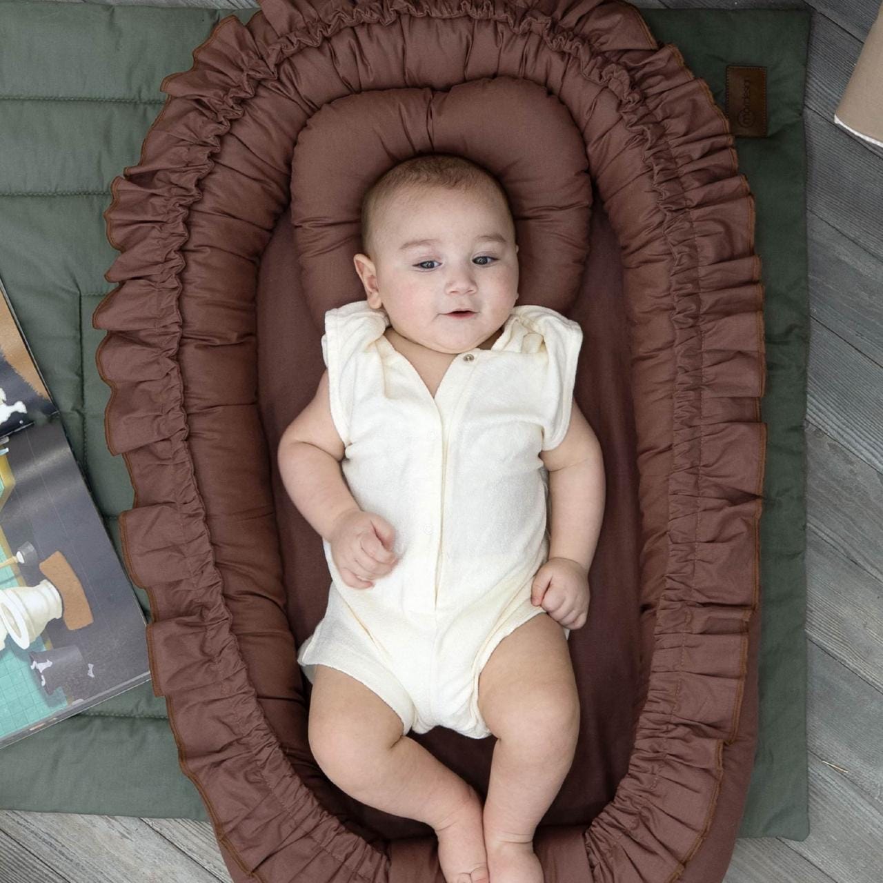 Image d'un nid bébé doux et naturel