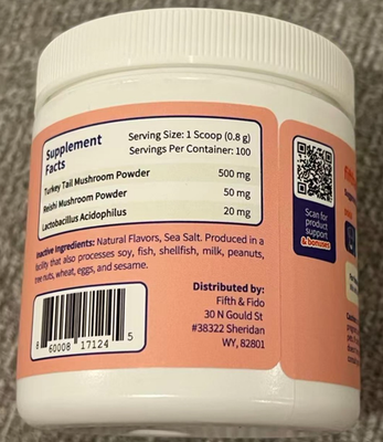 Photo d'un Carlin avec une meilleure digestion après avoir utilisé Turkey Tail+.