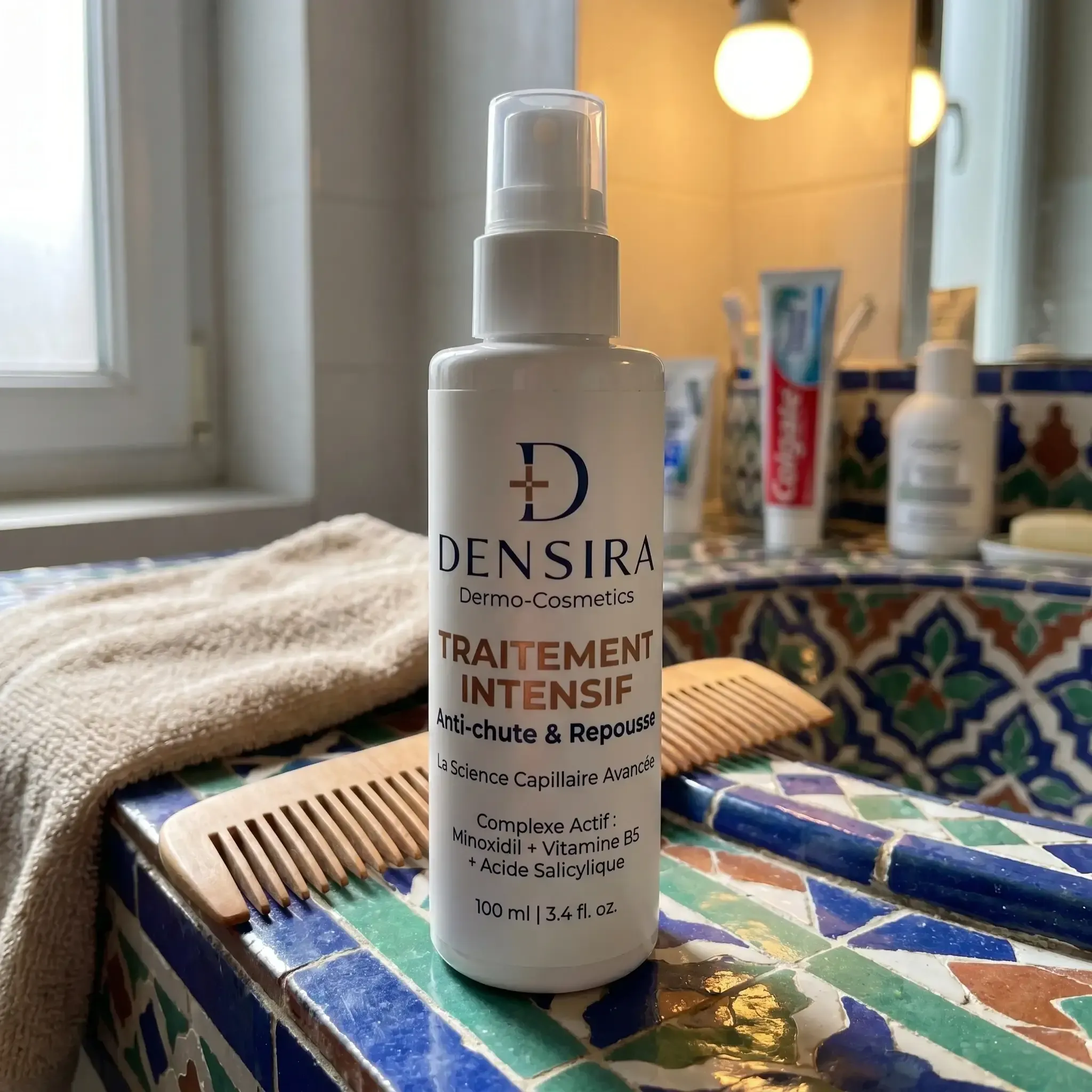 Gros plan sur une chevelure saine et épaisse.