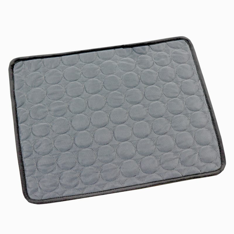 Mat accommodating different pet sizes