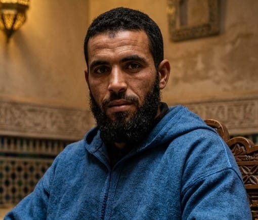 رجل في الأربعينيات من العمر، من الشرق الأوسط