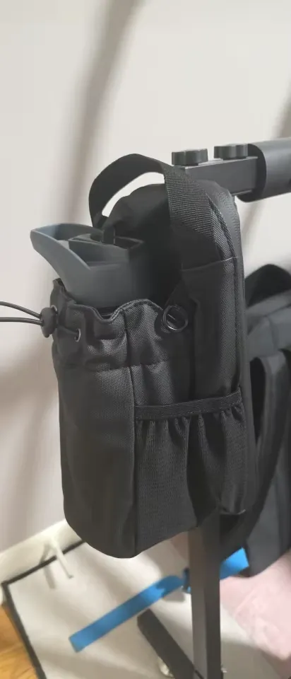 Detail shot of the magnetic fitness water bottle bag