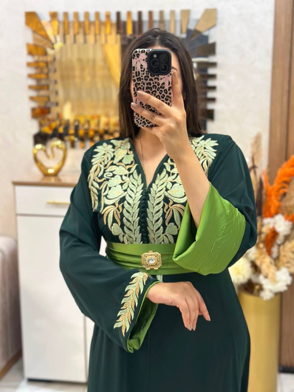 تفاصيل التطريز الفاخر