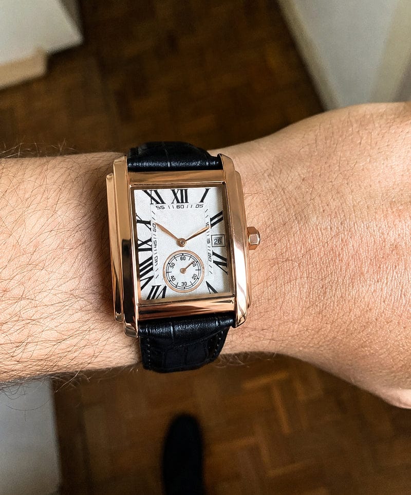 Elegant white dial with Roman numerals