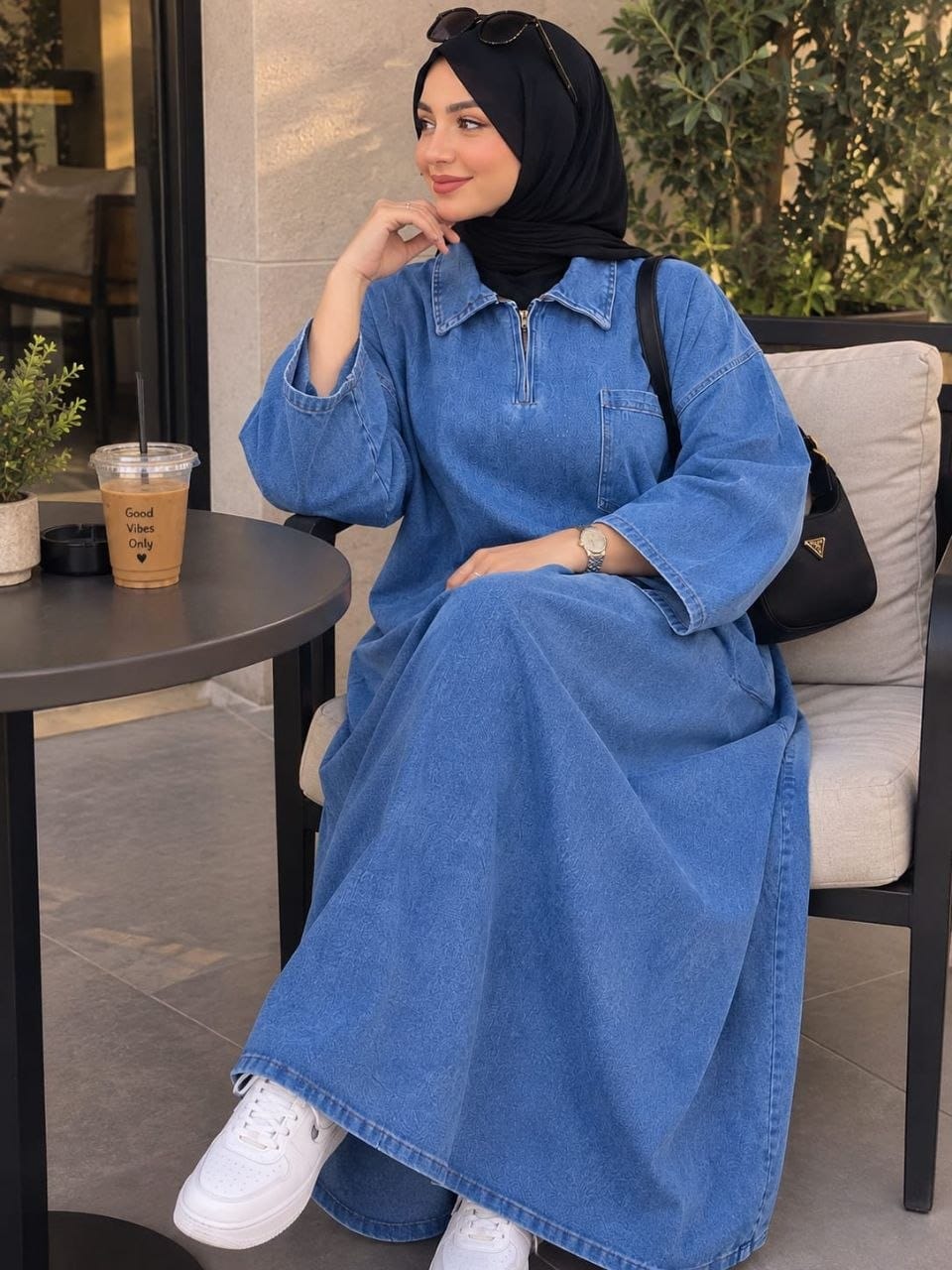 فستان جينز أزرق طويل وأنيق
