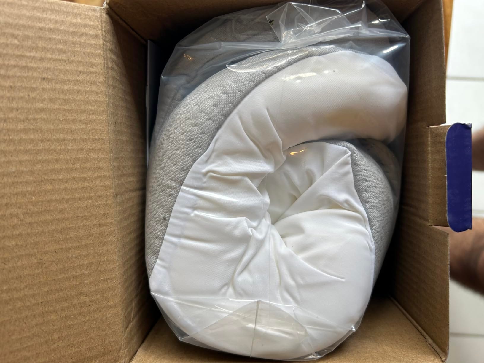 Ergonomic butterfly shape of Layali pillow
