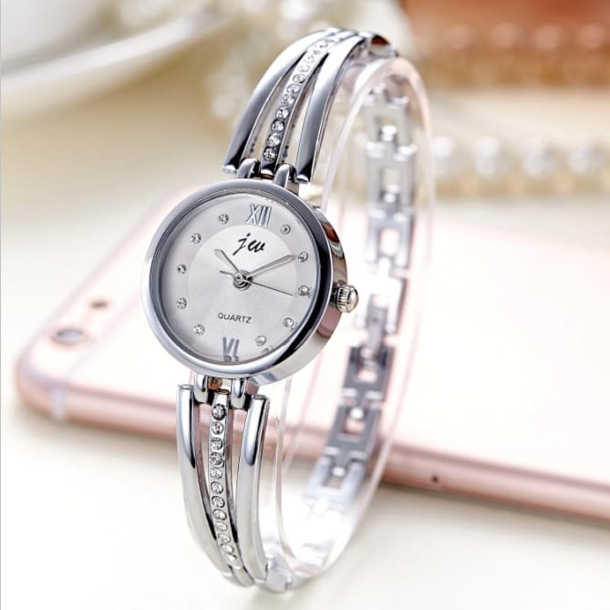 Montre élégante en métal