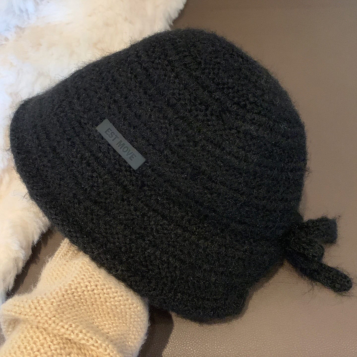 Warm knitted fabric icon